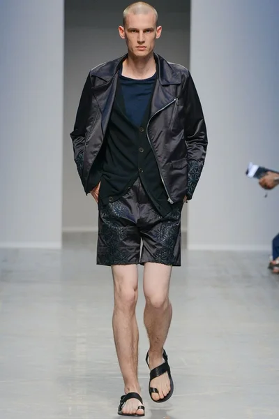 Look 26